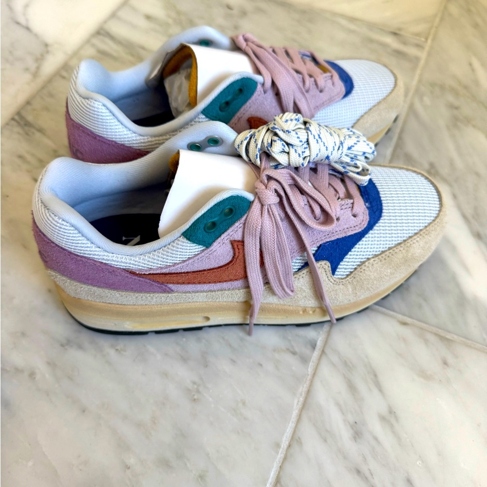 Women’s Nike Air Max 1 ‘87 PRM
GRAIN/RUGGED ORANGE-PLUM FOG
NIB, Size 7